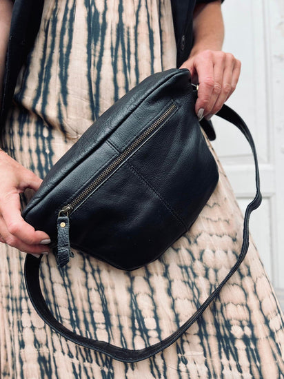 Bumbag BELLA i Black bøffellæder - 2. Sortering - VIAMAJA.DK