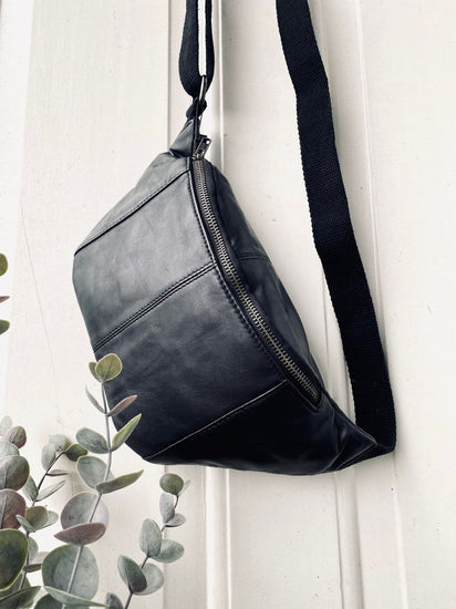 Bumbag JUNE black m. gunmetal - VIAMAJA.DK