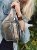 Bumbag MAY met zilveren ritssluiting – Zilveren leer
