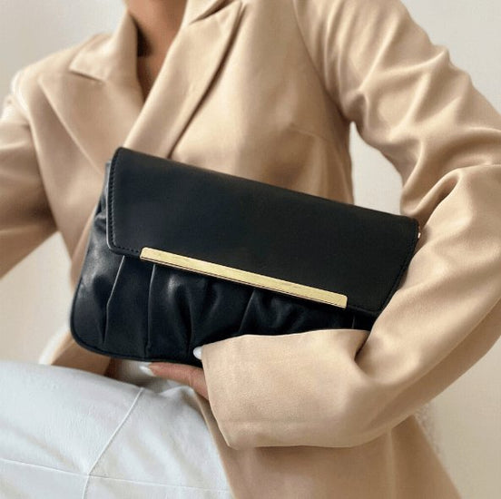 Clutch JULIA – Black / gold - VIAMAJA.DK