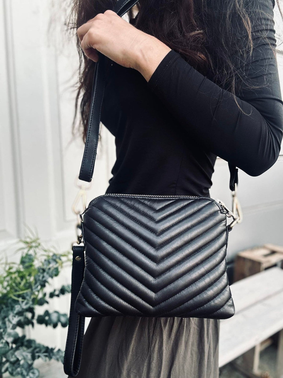 Crossbody clutch ALICE - Black Quilt - VIAMAJA.DK