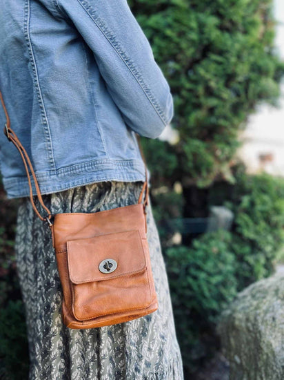 Crossbody MAY – Cognac - VIAMAJA.DK