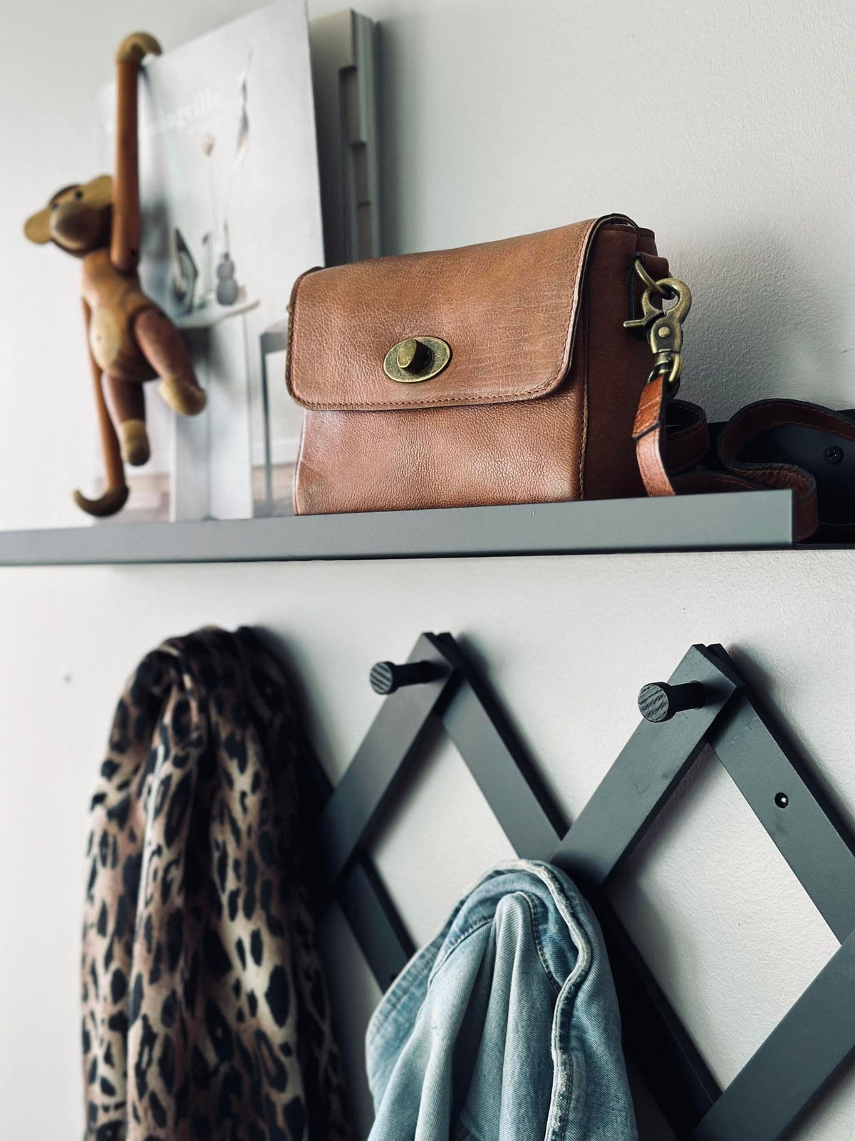 Crossover LUX Walnut - Small - VIAMAJA.DK