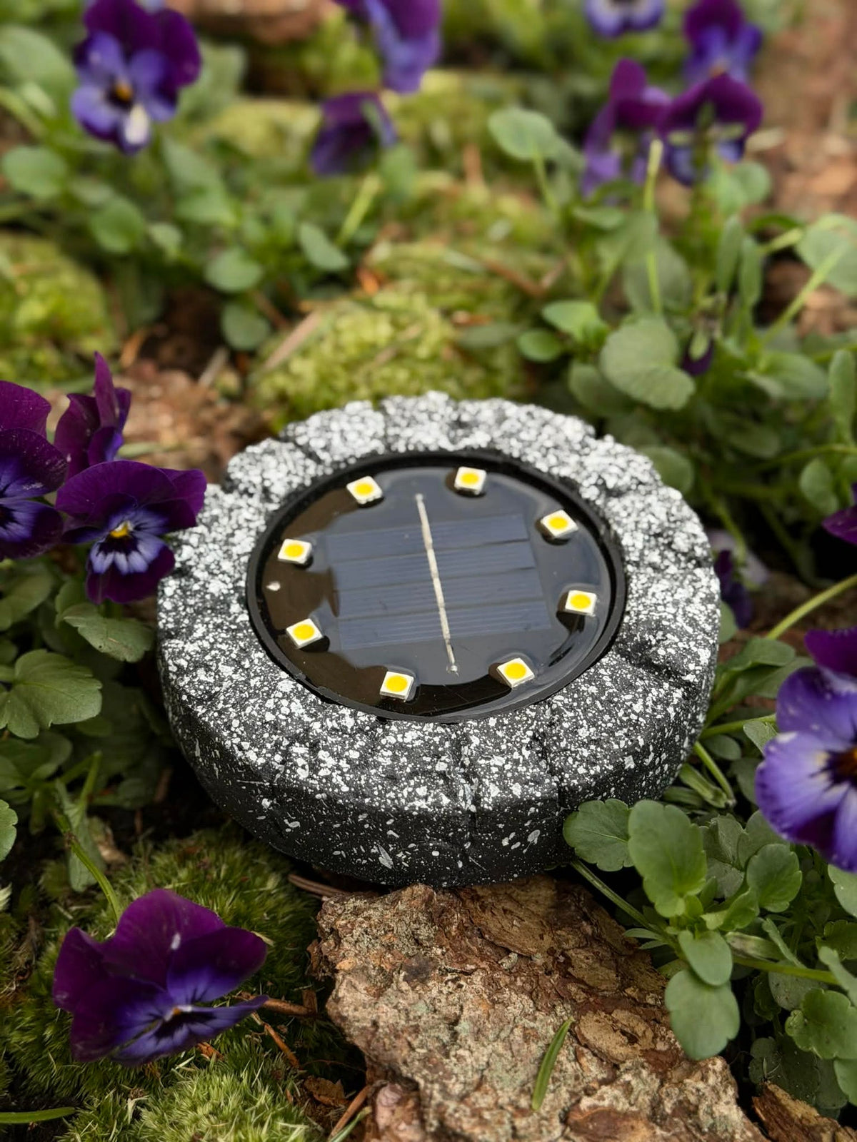 Solar spotlamp steenlook