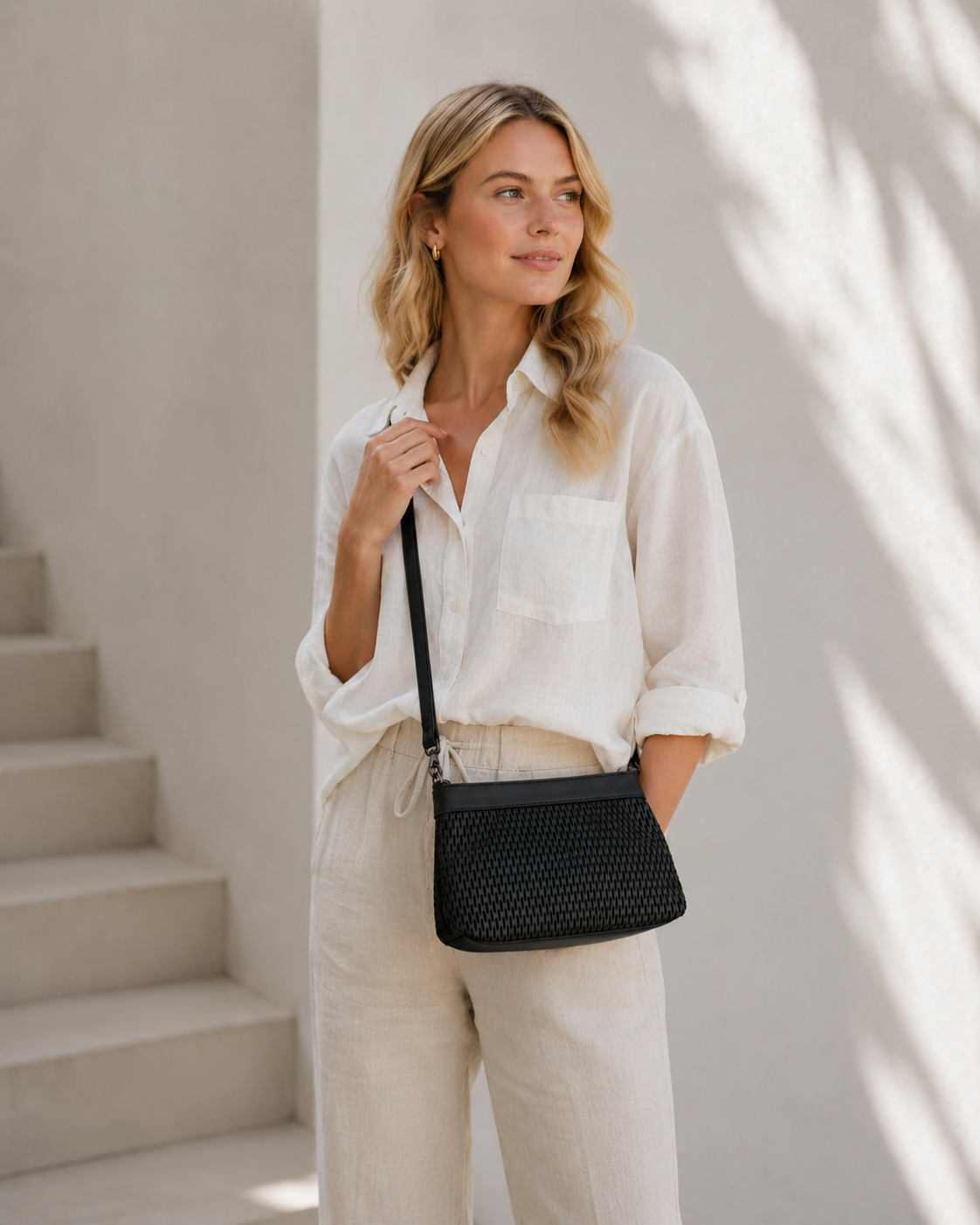 Clutch met geperforeerd patroon - black
