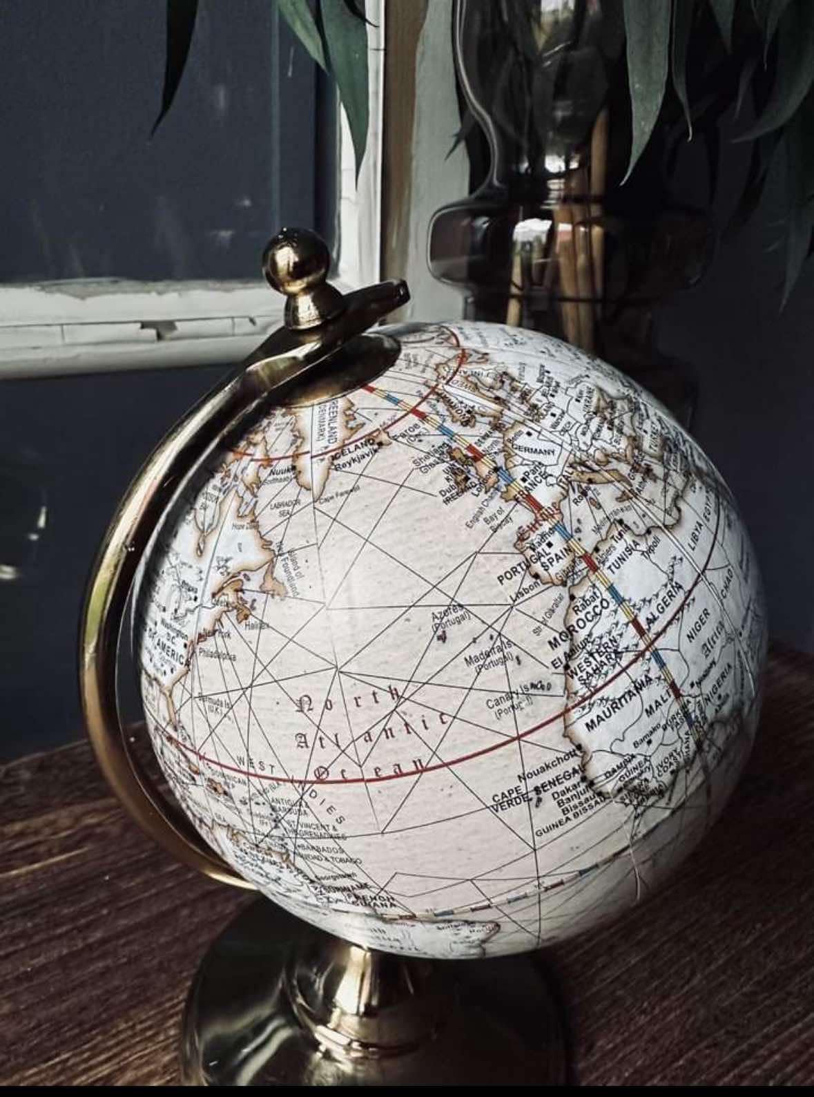 Globe Zandkleurig - 32cm gouden voet