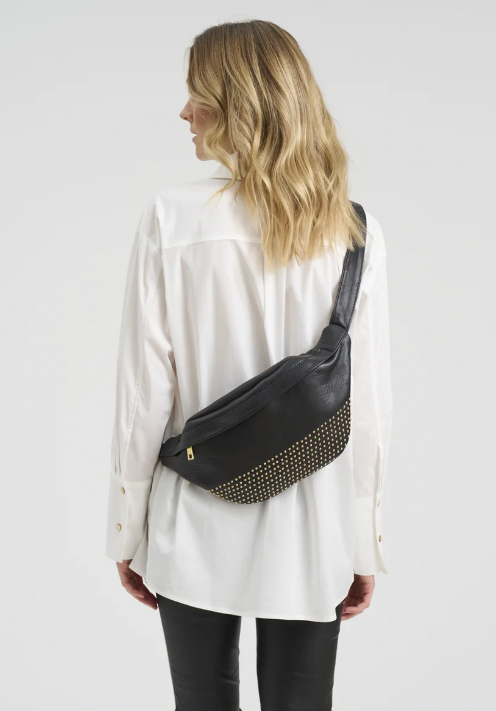 Bumbag met gouden studs – Zwart leerlook