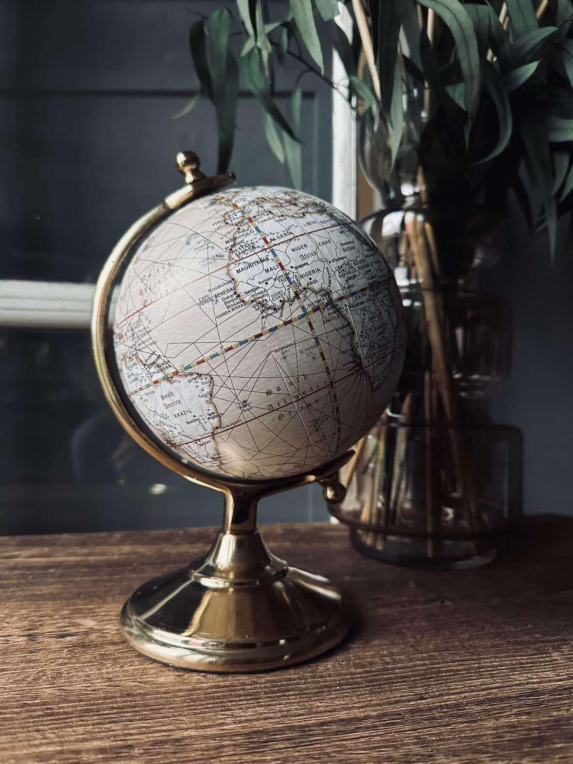Globe Zandkleurig - 32cm gouden voet