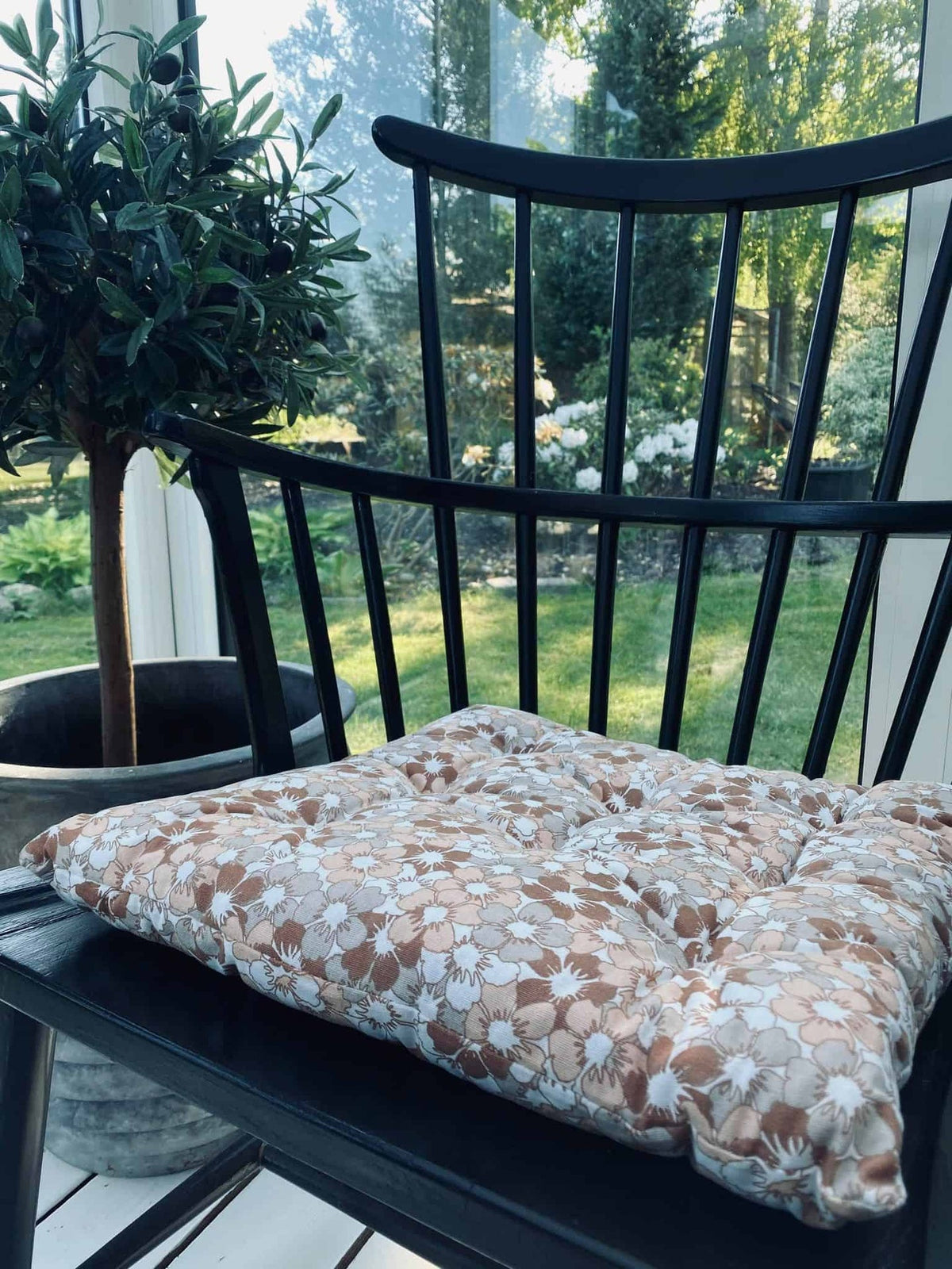 Futon hynde – Blomst i rustfarver 40×40 - VIAMAJA.DK