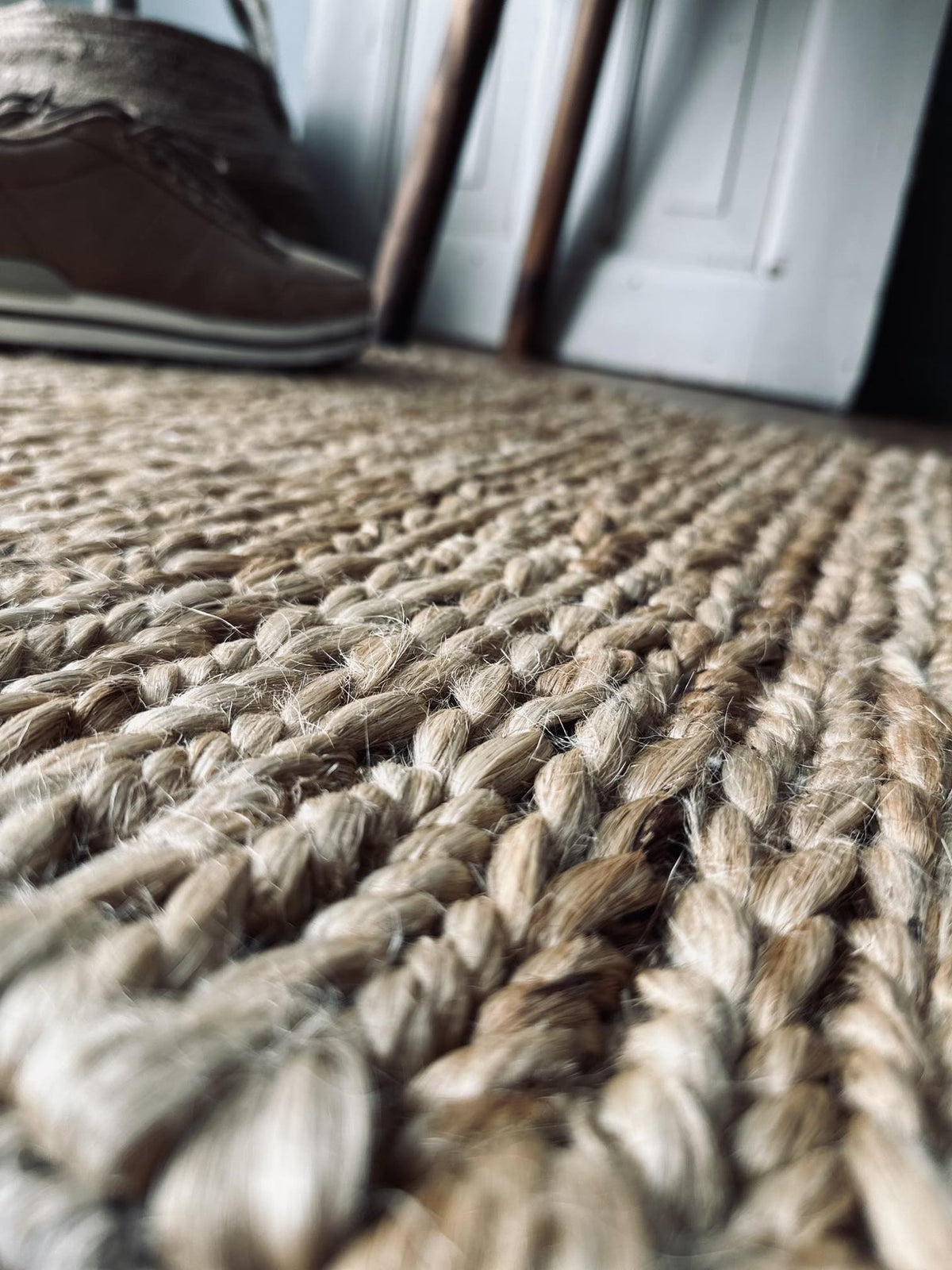 Gulvtæppe i kraftig Sumak jute – 60×90 cm - VIAMAJA.DK