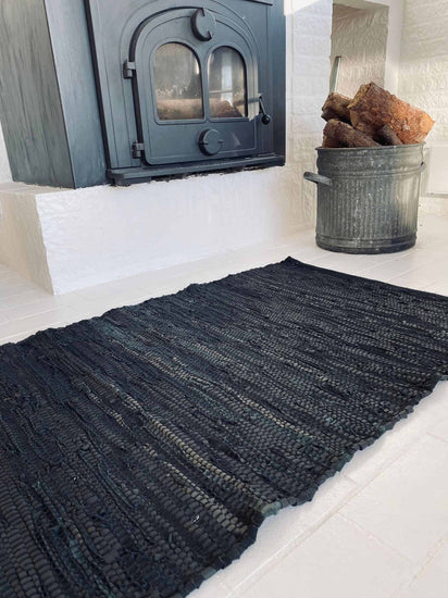 Gulvtæppe i skind – Sort 70X200cm - VIAMAJA.DK