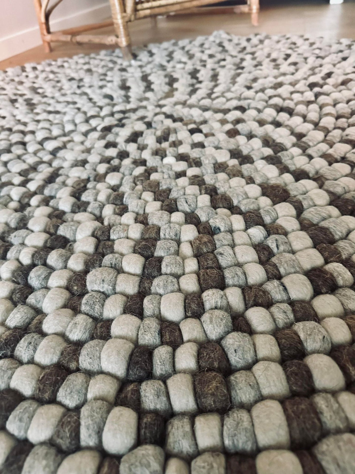 Gulvtæppe m. Dots – Naturmix m. Grå 120 cm - VIAMAJA.DK