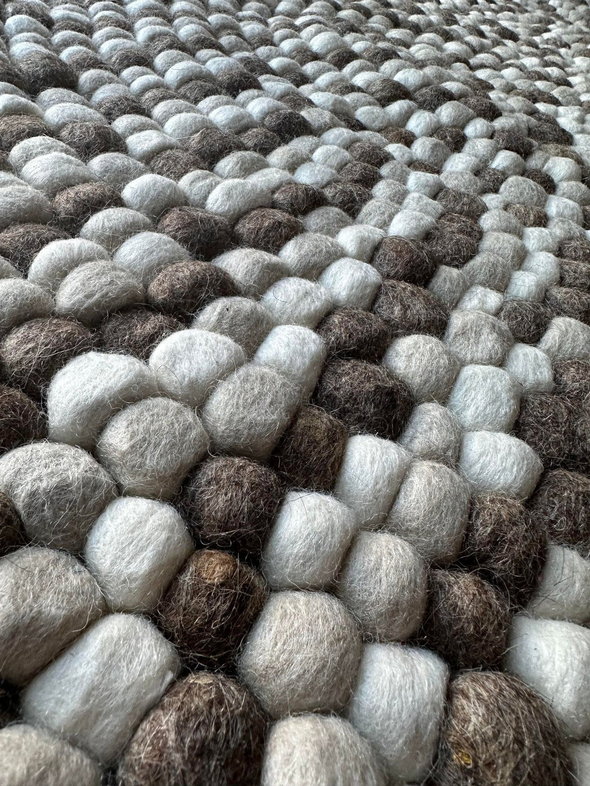 Gulvtæppe m. Dots – Naturmix m. Grå 120 cm - VIAMAJA.DK