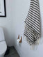 Hamam badehåndklæde med flotte striber - 90x180 - VIAMAJA.DK