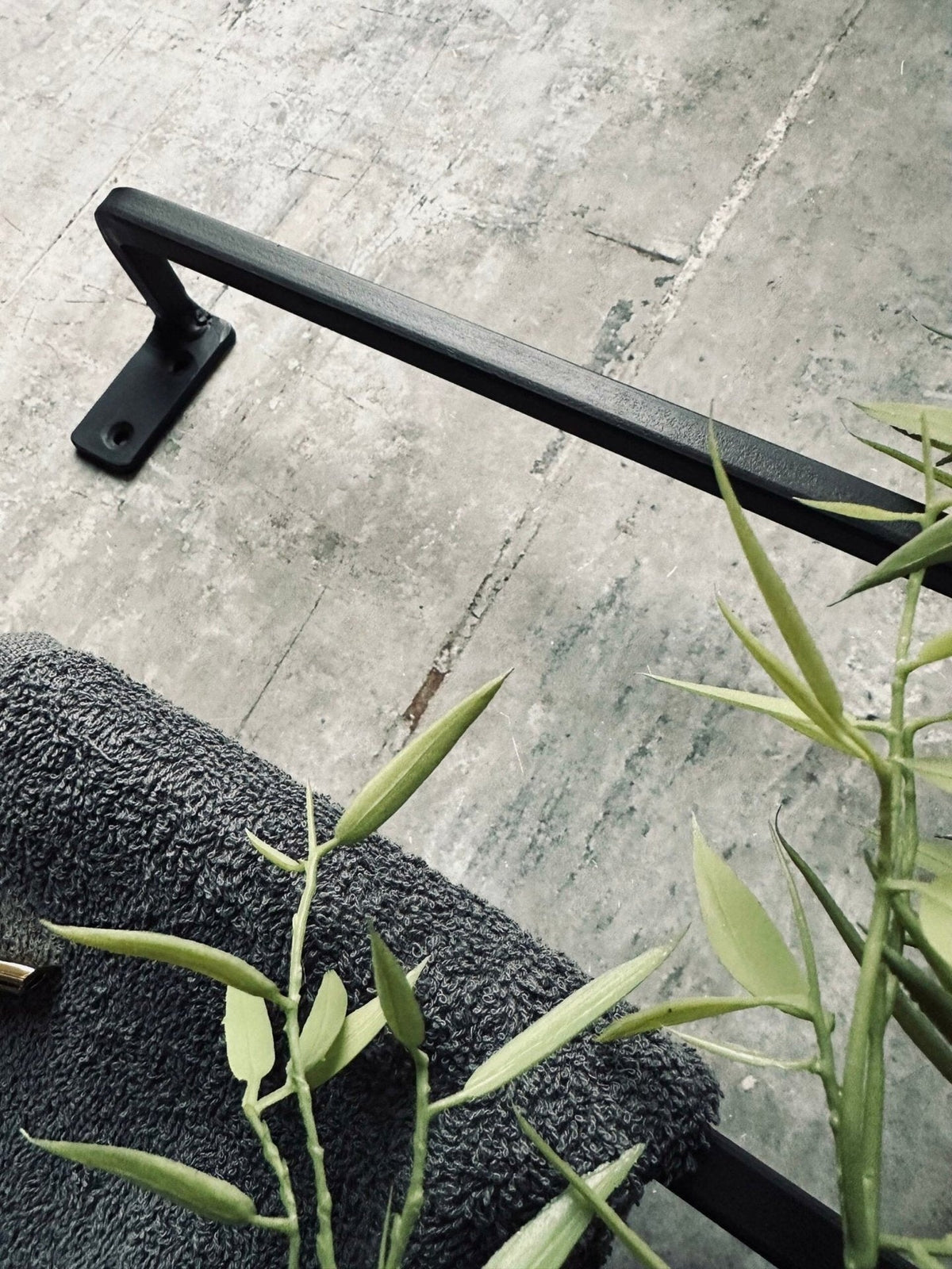 Håndklædeholder - Black 60cm - VIAMAJA.DK