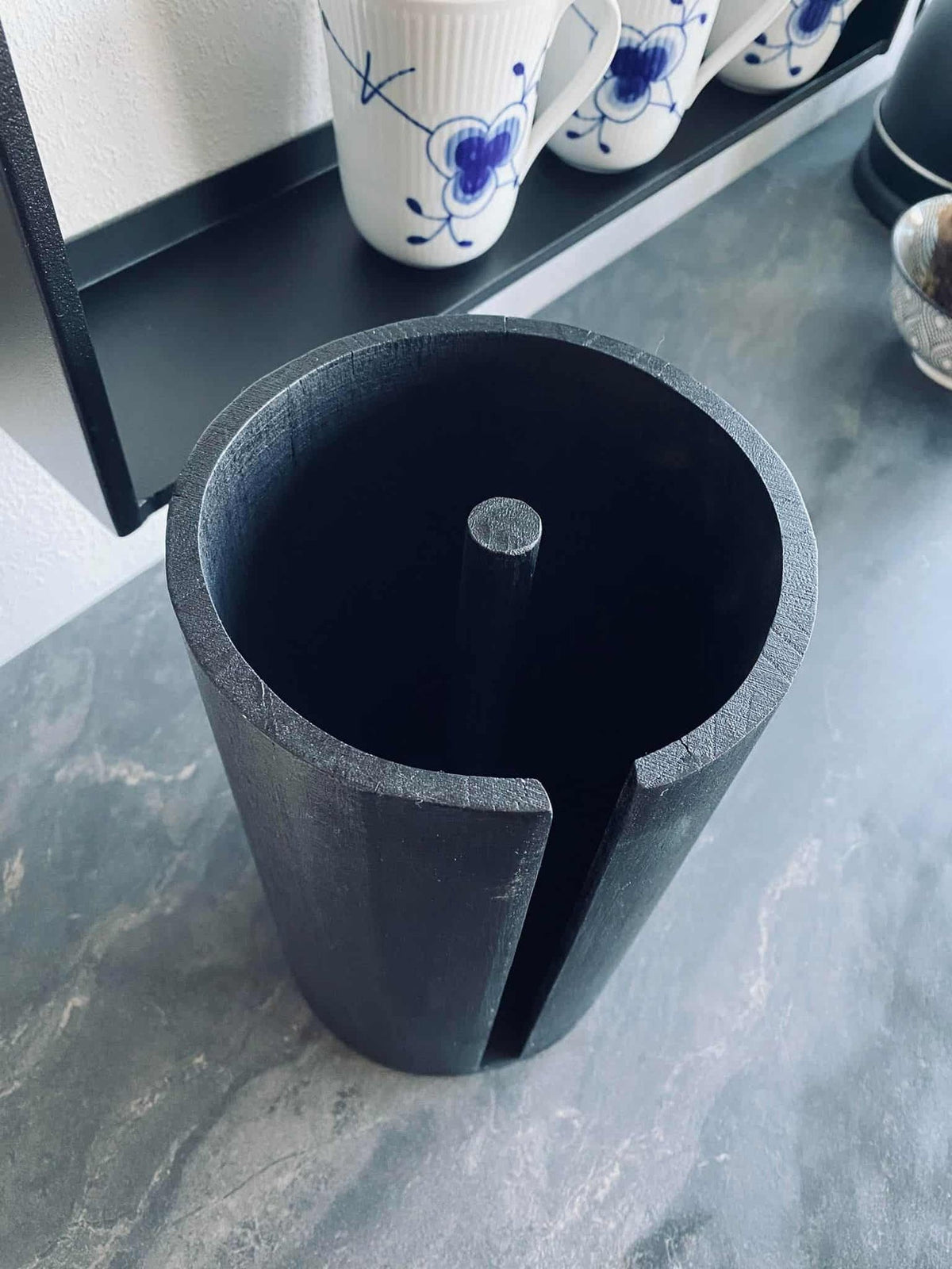 Køkkenrulleholder, Sort - VIAMAJA.DK