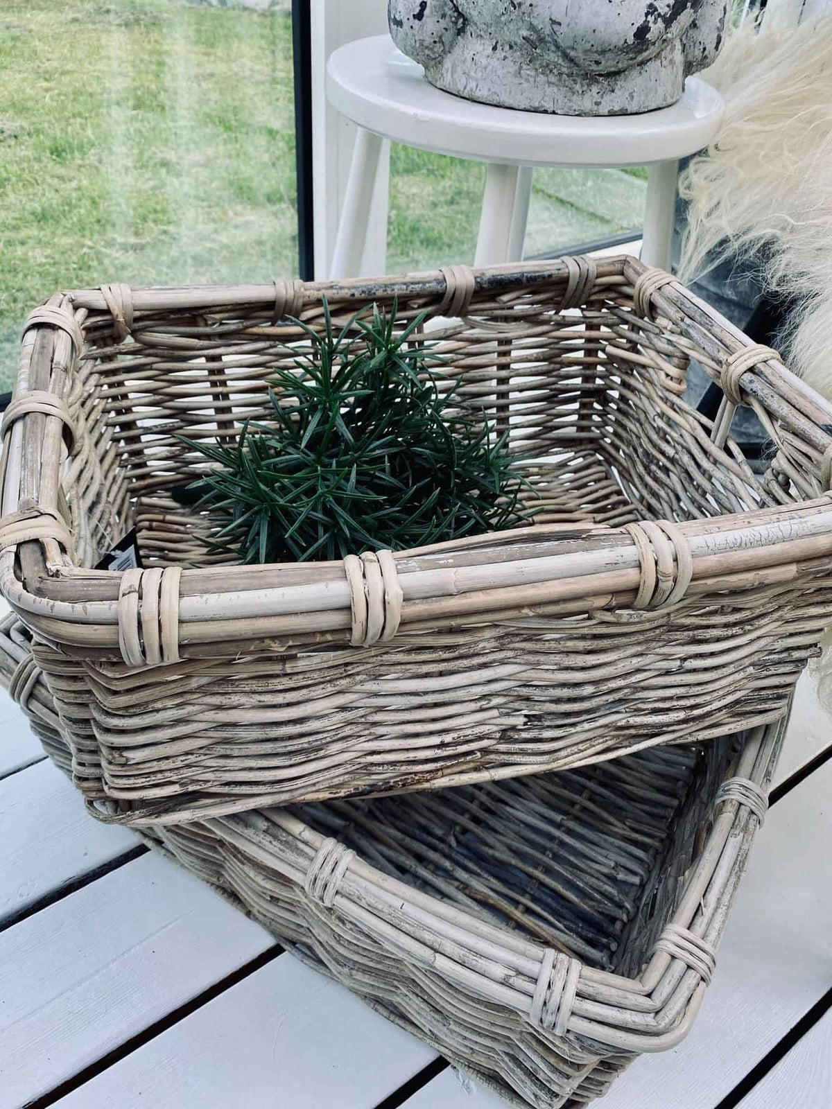 Kurv / kasse i kraftig rattan - Lille - VIAMAJA.DK