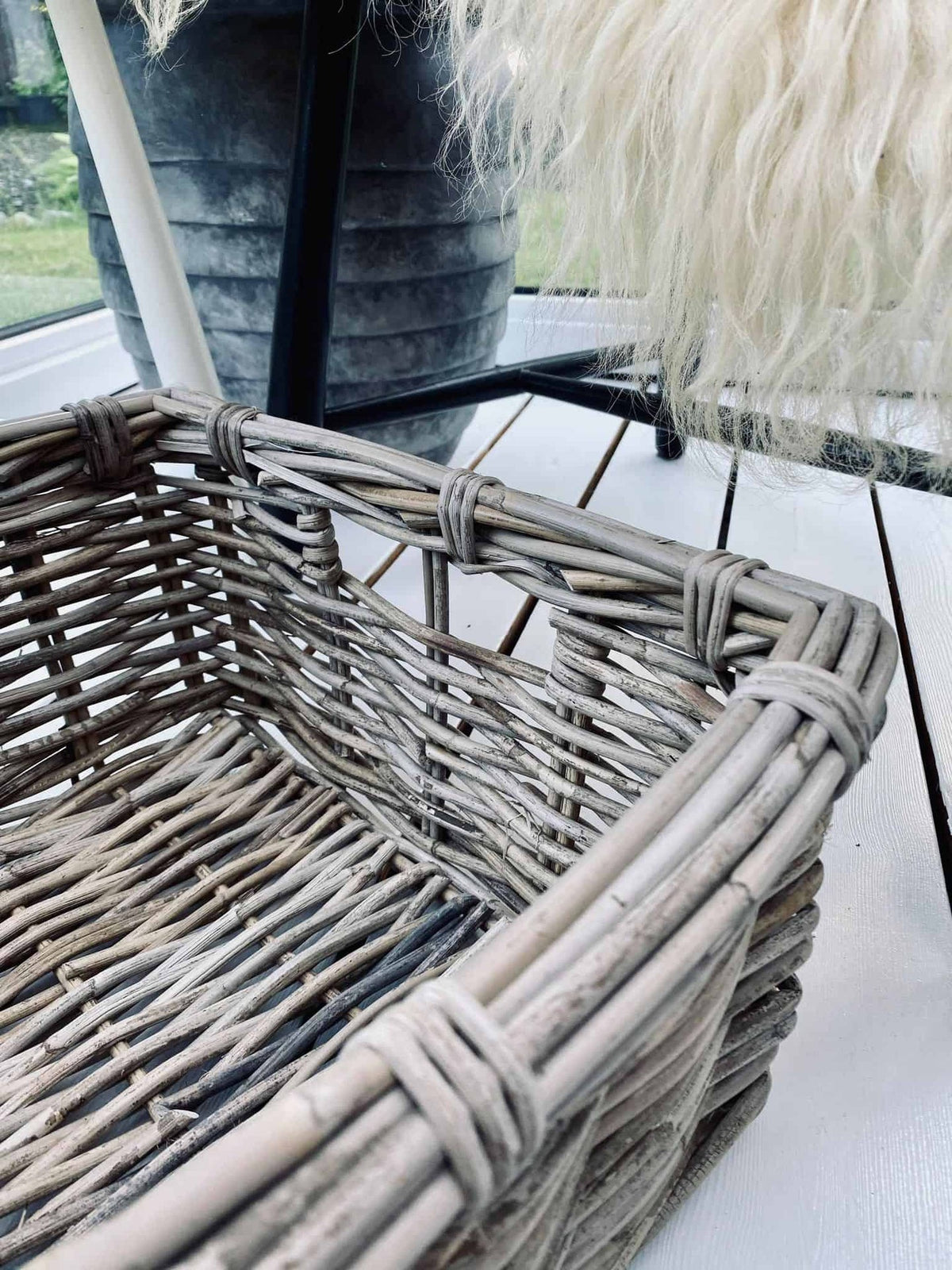 Kurv / kasse i kraftig rattan – Stor - VIAMAJA.DK
