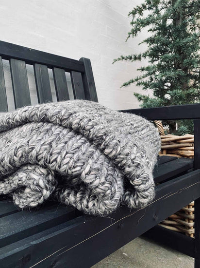 Lækkert grov strikket plaid – Grå Mix - VIAMAJA.DK