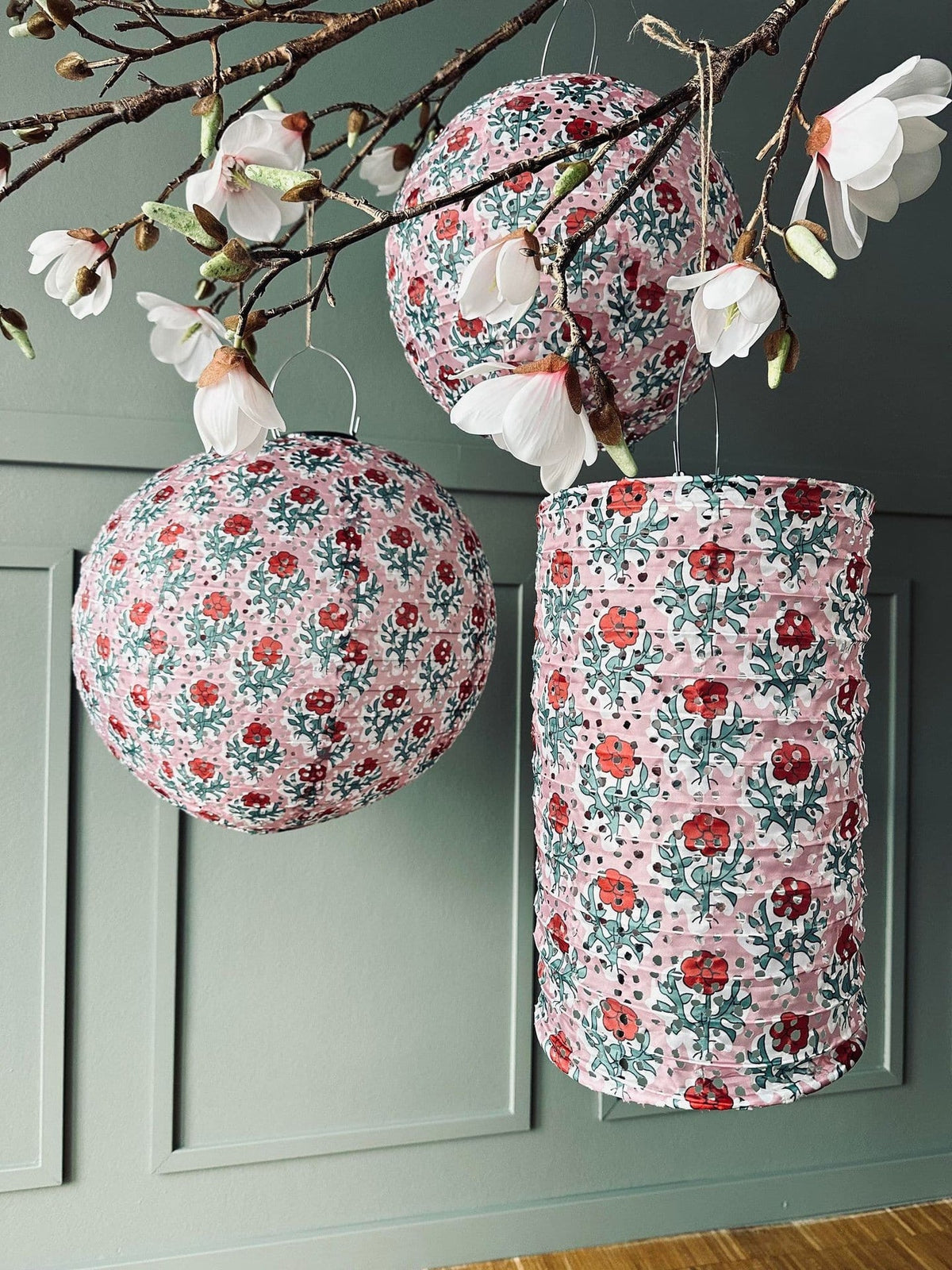 Lampe med solceller – Flower dia 30cm Rose - VIAMAJA.DK