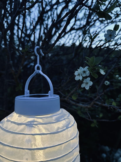 Lampe med solceller – White - VIAMAJA.DK