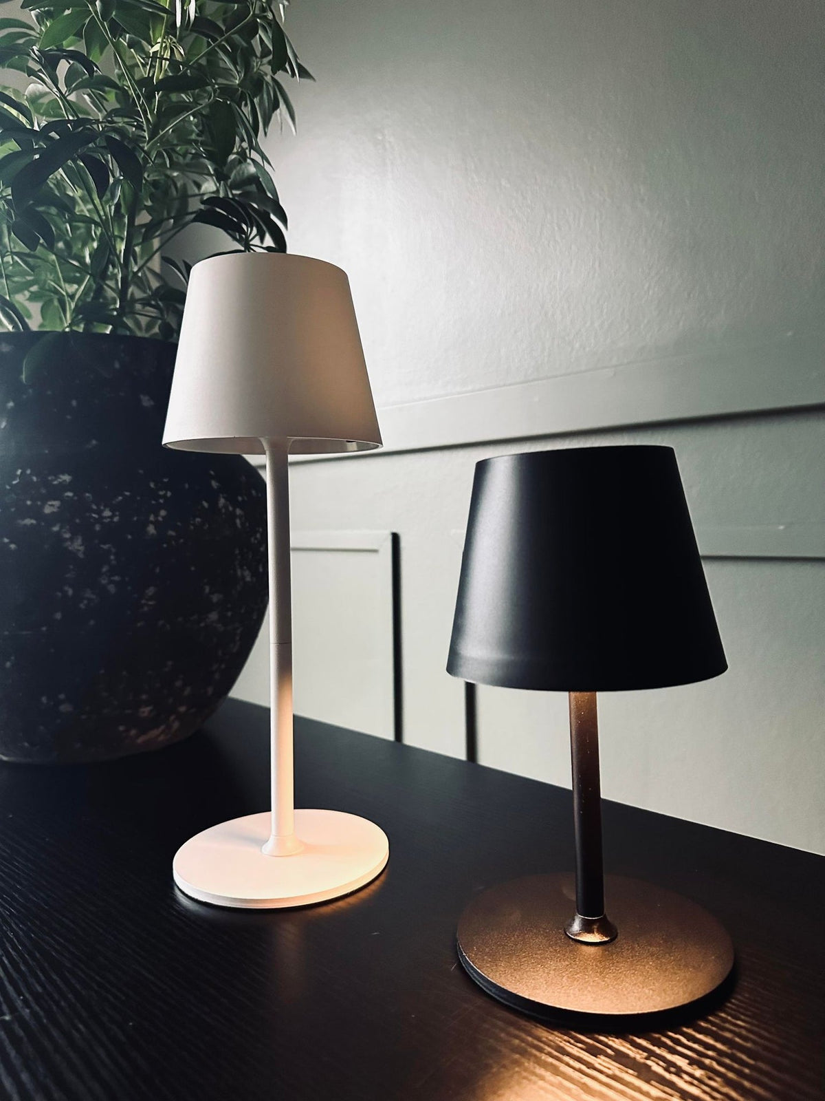 LED Bordlampe genopladelig – Hvid - VIAMAJA.DK
