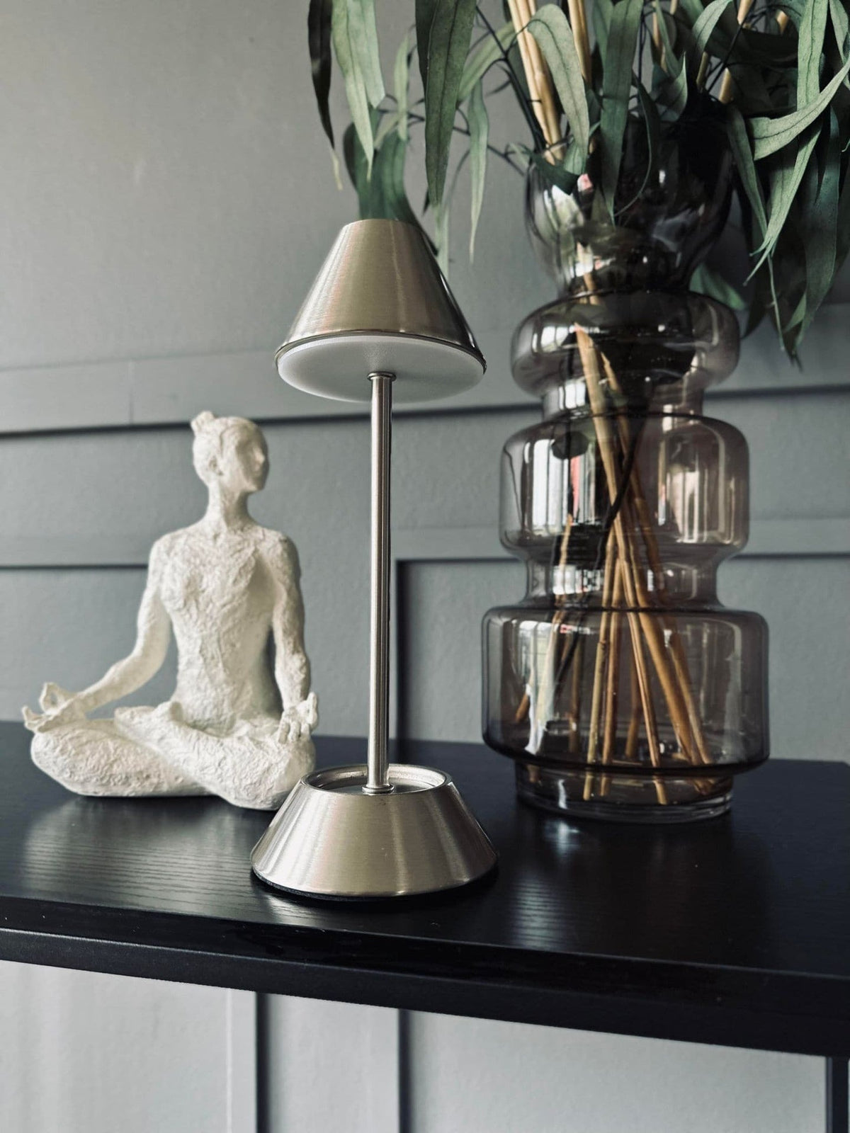 LED bordlampe Silver - genopladelig - VIAMAJA.DK