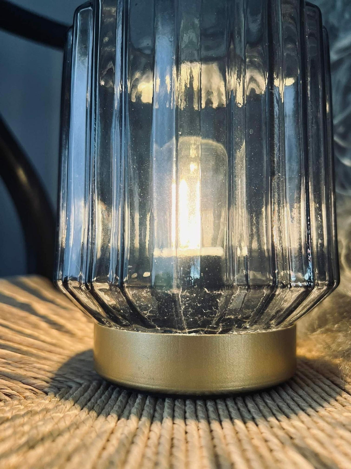 LED Lampe i røgfarvet glas - 2. Sortering - VIAMAJA.DK
