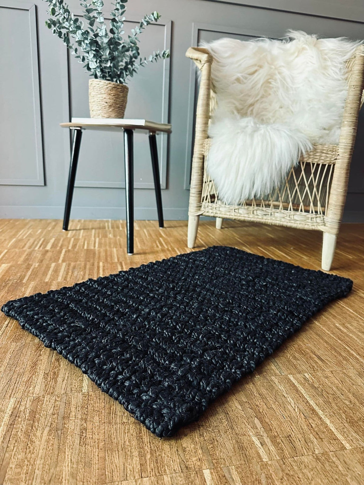 Luksus måtte i black jute – 50x80cm - VIAMAJA.DK
