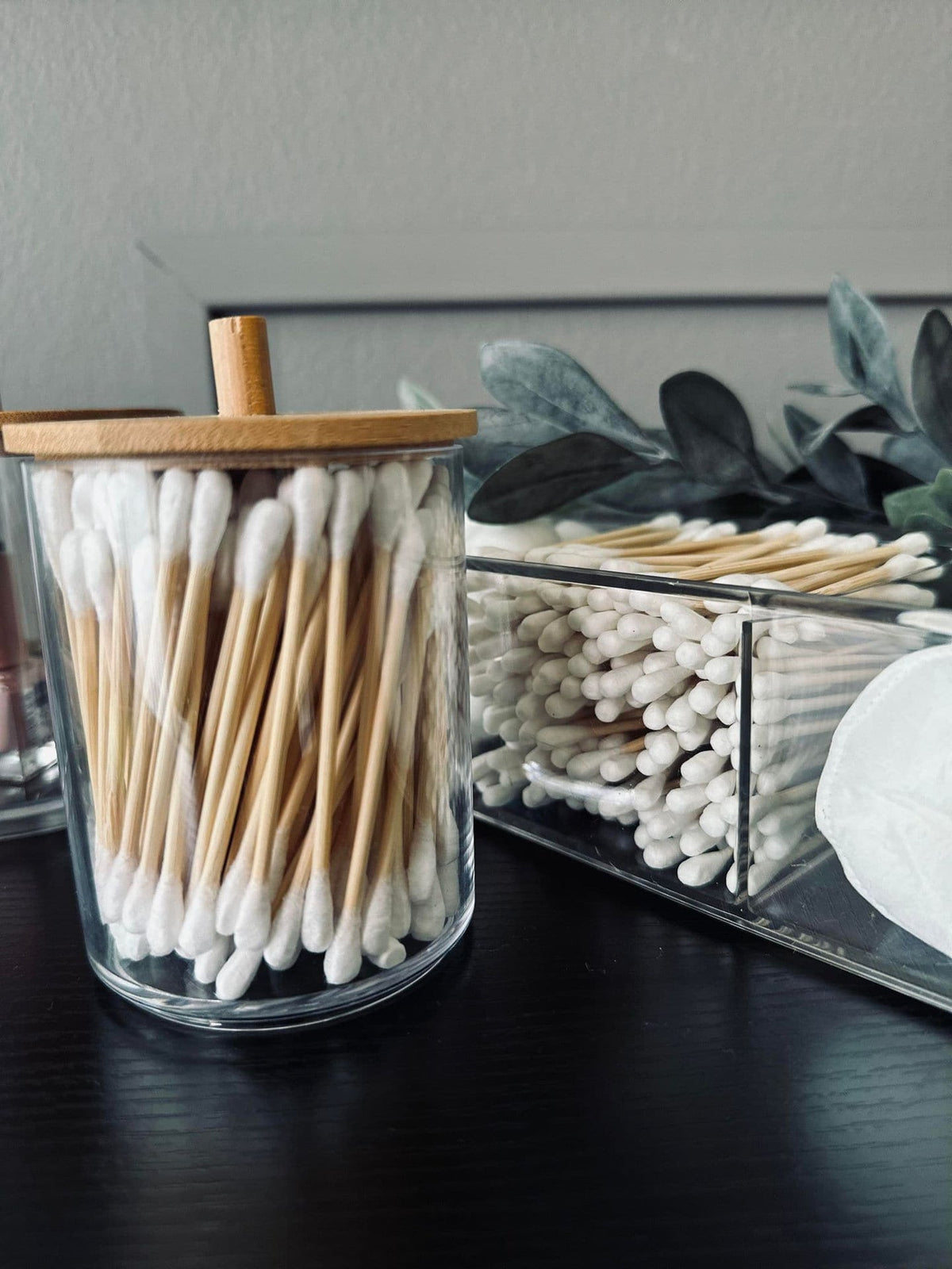 Makeup organizer i akryl og bambus - VIAMAJA.DK