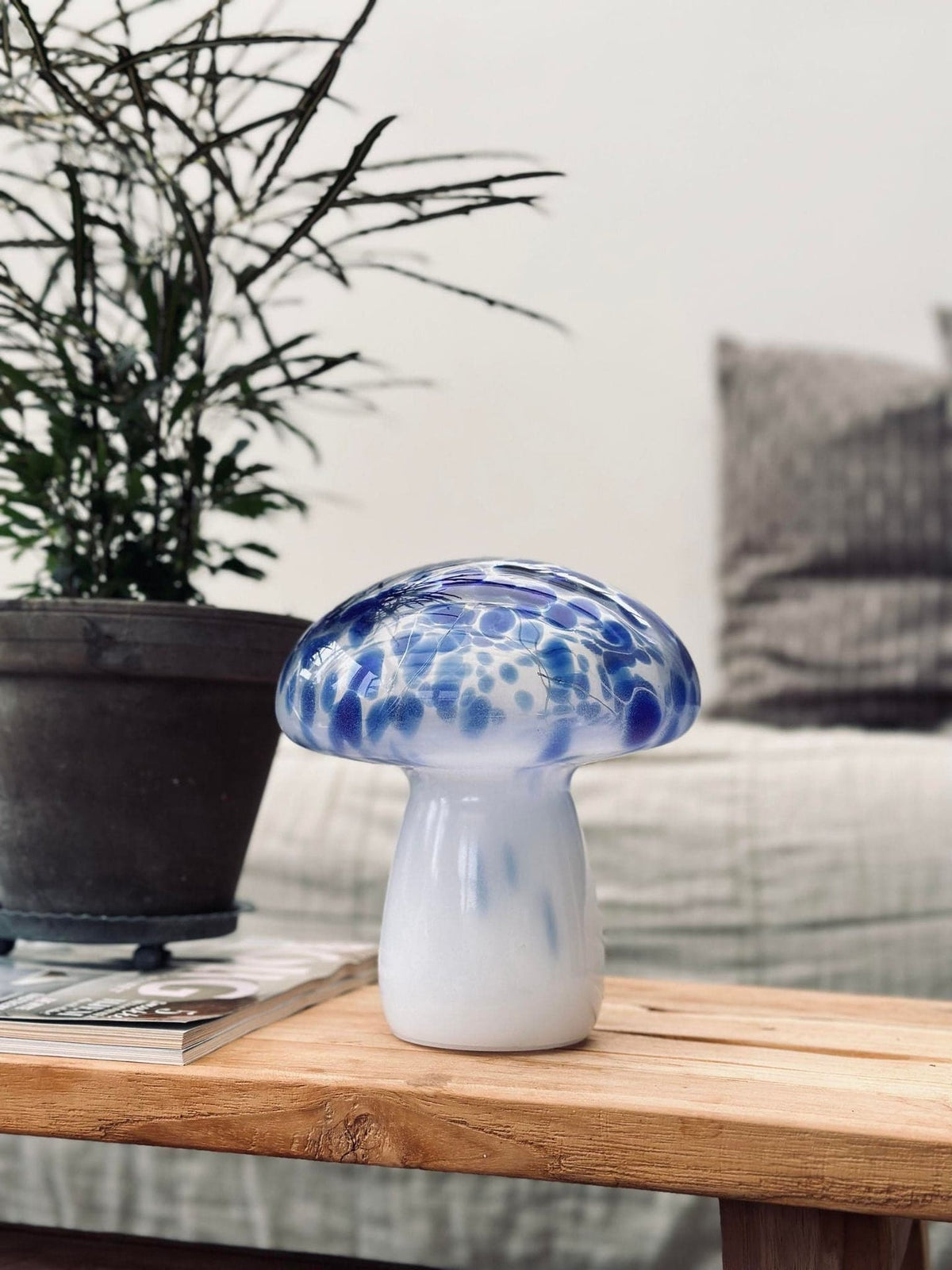 MUSHROOM Lampe m. LED – Royal blue mundblæst glas - VIAMAJA.DK