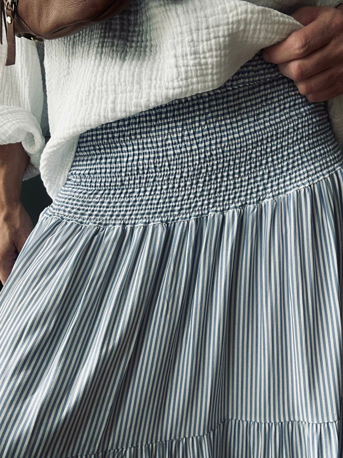 Nederdel med smock – Blå strib Small - VIAMAJA.DK