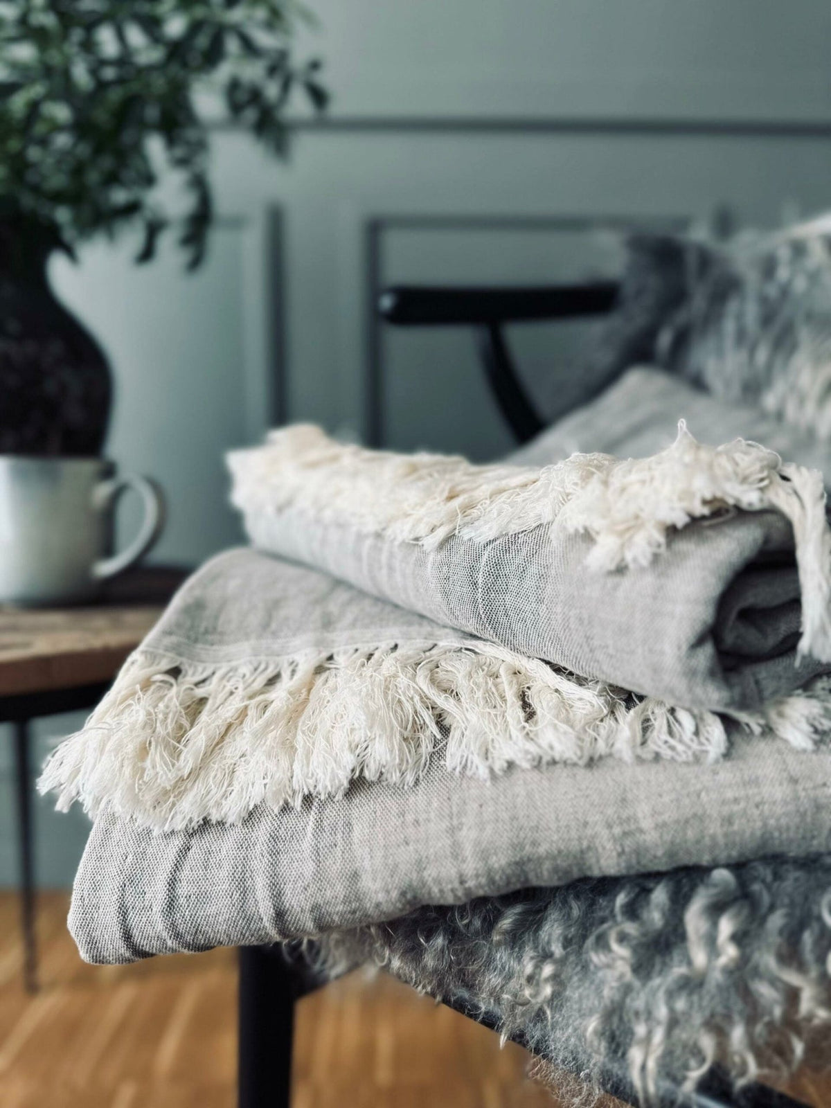 Plaid vævet med kork – Nature grey mix - VIAMAJA.DK