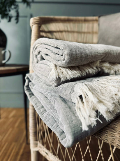 Plaid vævet med kork – Nature grey mix - VIAMAJA.DK