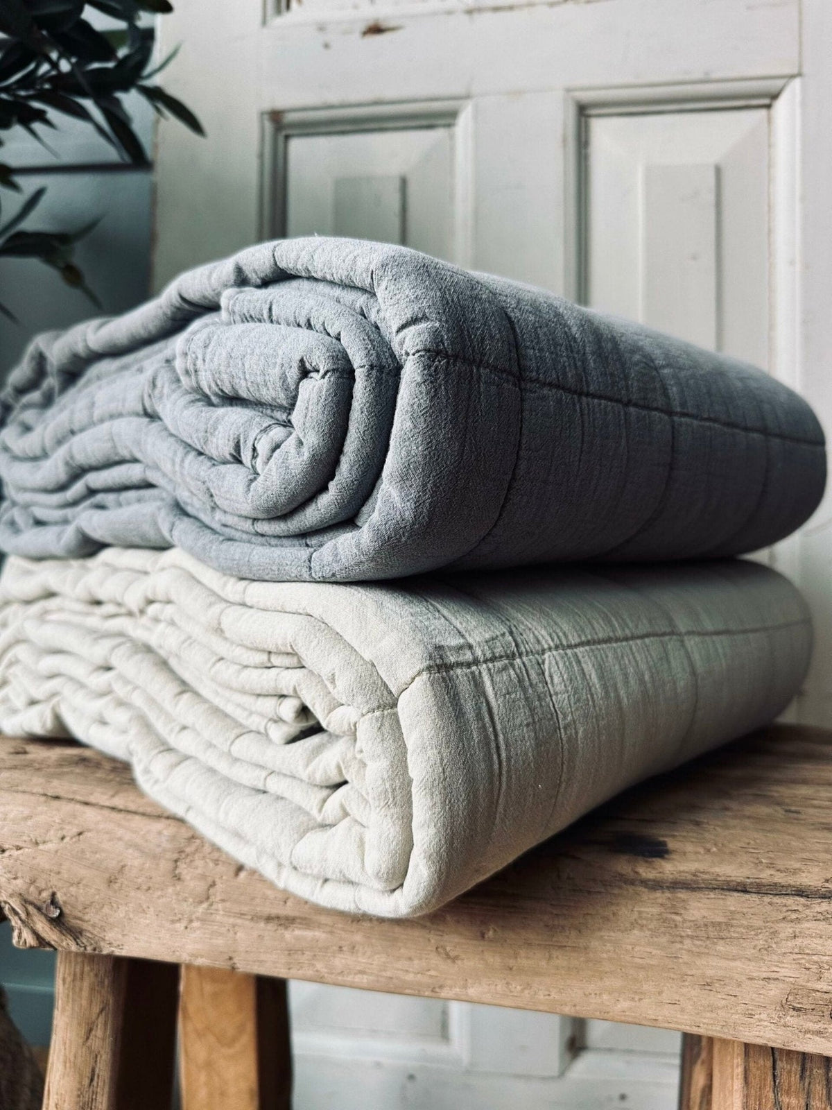 Sengetæppe STONE-WASHED Quilt – Nordic grey - VIAMAJA.DK