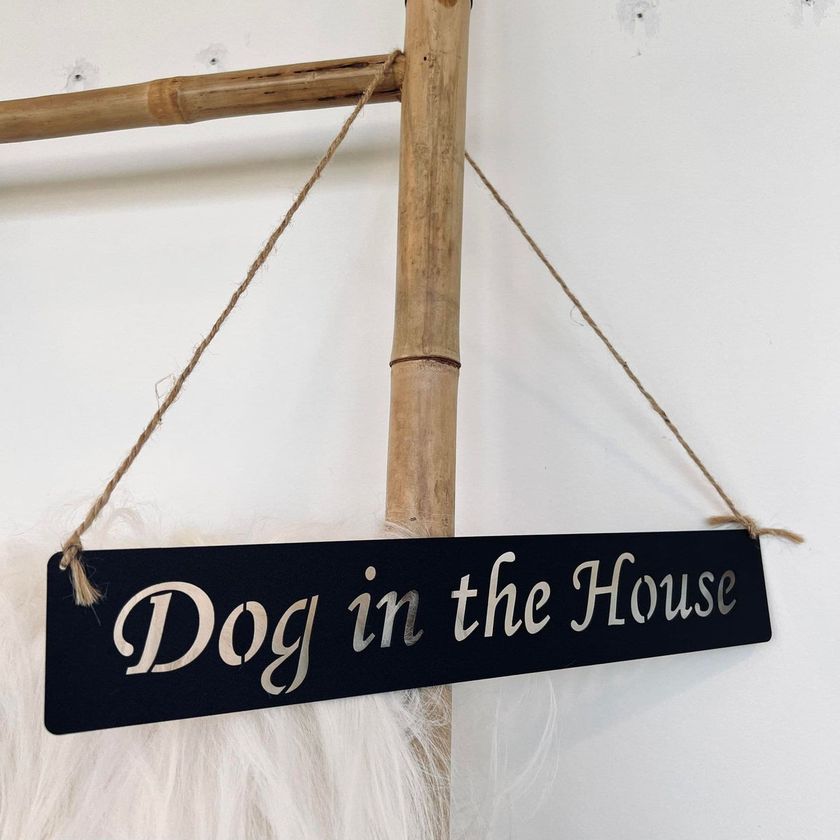 Skilt "Dog in the House" - VIAMAJA.DK