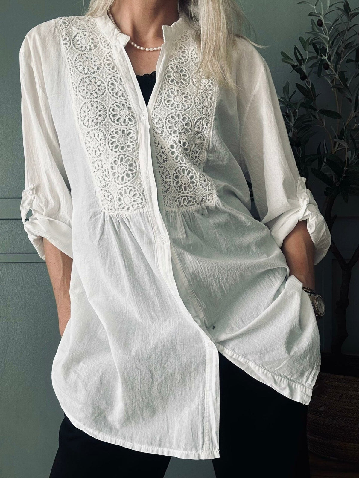 Skjorte Celina med broderi – White - VIAMAJA.DK