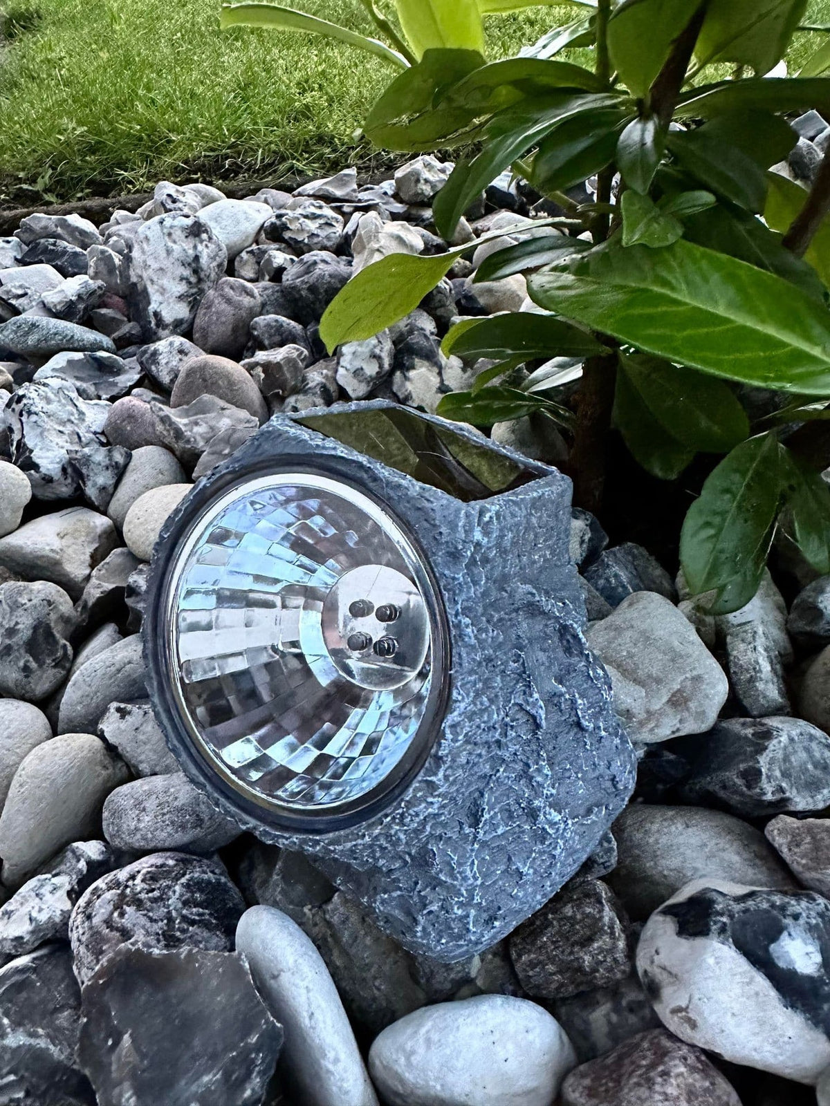 Stone med solceller - Grå - VIAMAJA.DK