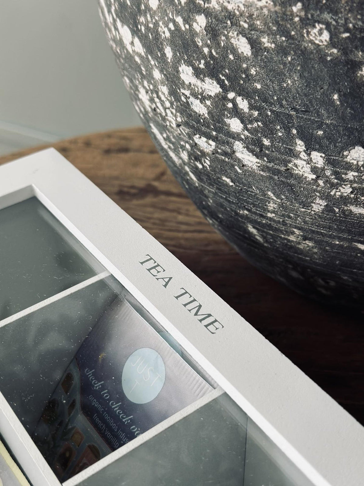 Tebox med 9 rum – White - VIAMAJA.DK