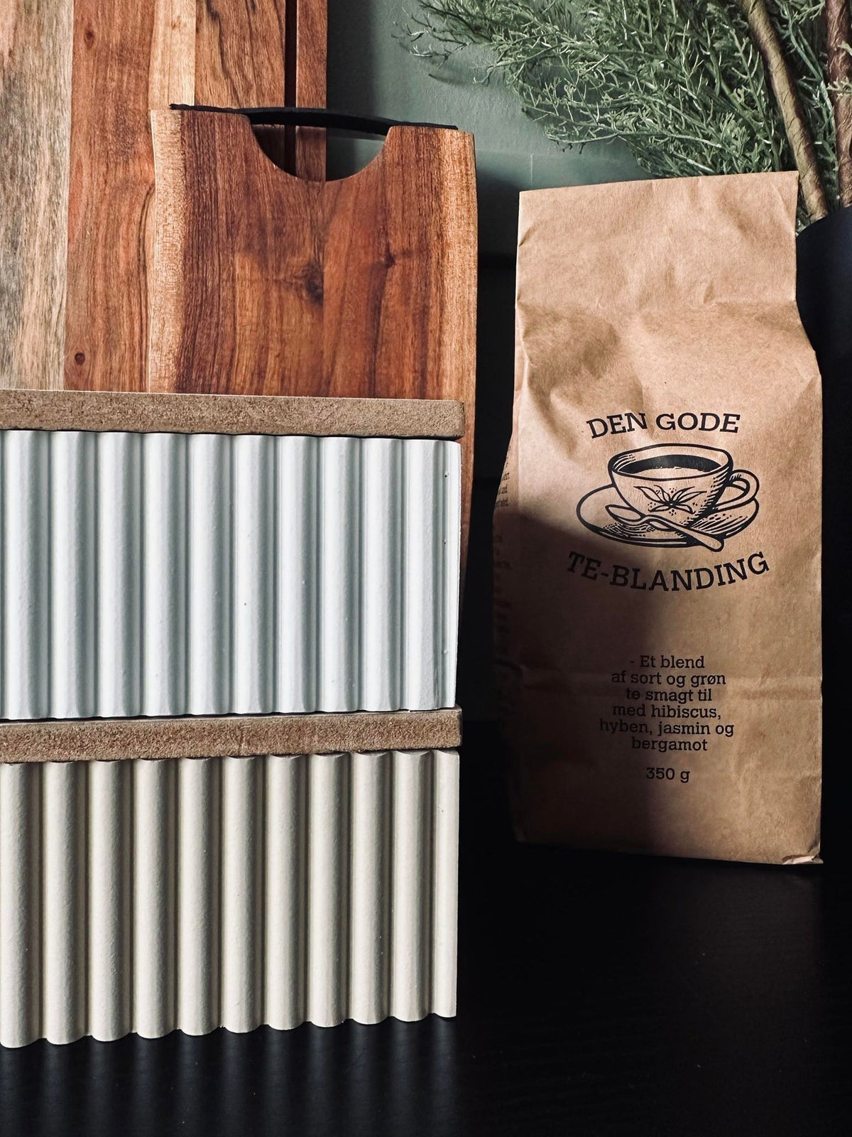 Tebox med skrift – Nordic white - VIAMAJA.DK