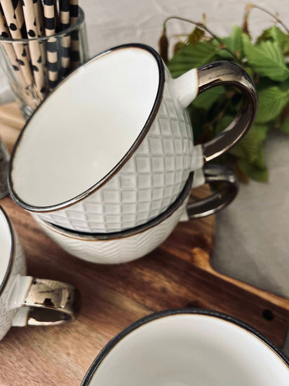 Tekop hvid porcelæn med guld hank – Mix - VIAMAJA.DK