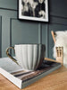 Theekop met gouden oor – Beige