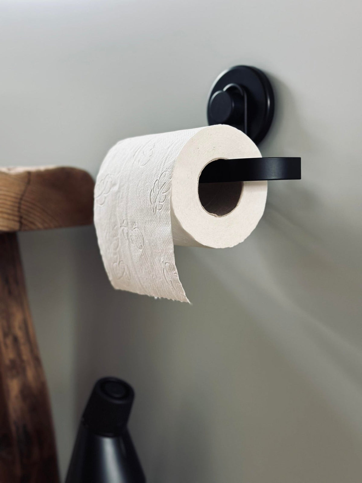 Toiletrulleholder med sugekopper - VIAMAJA.DK