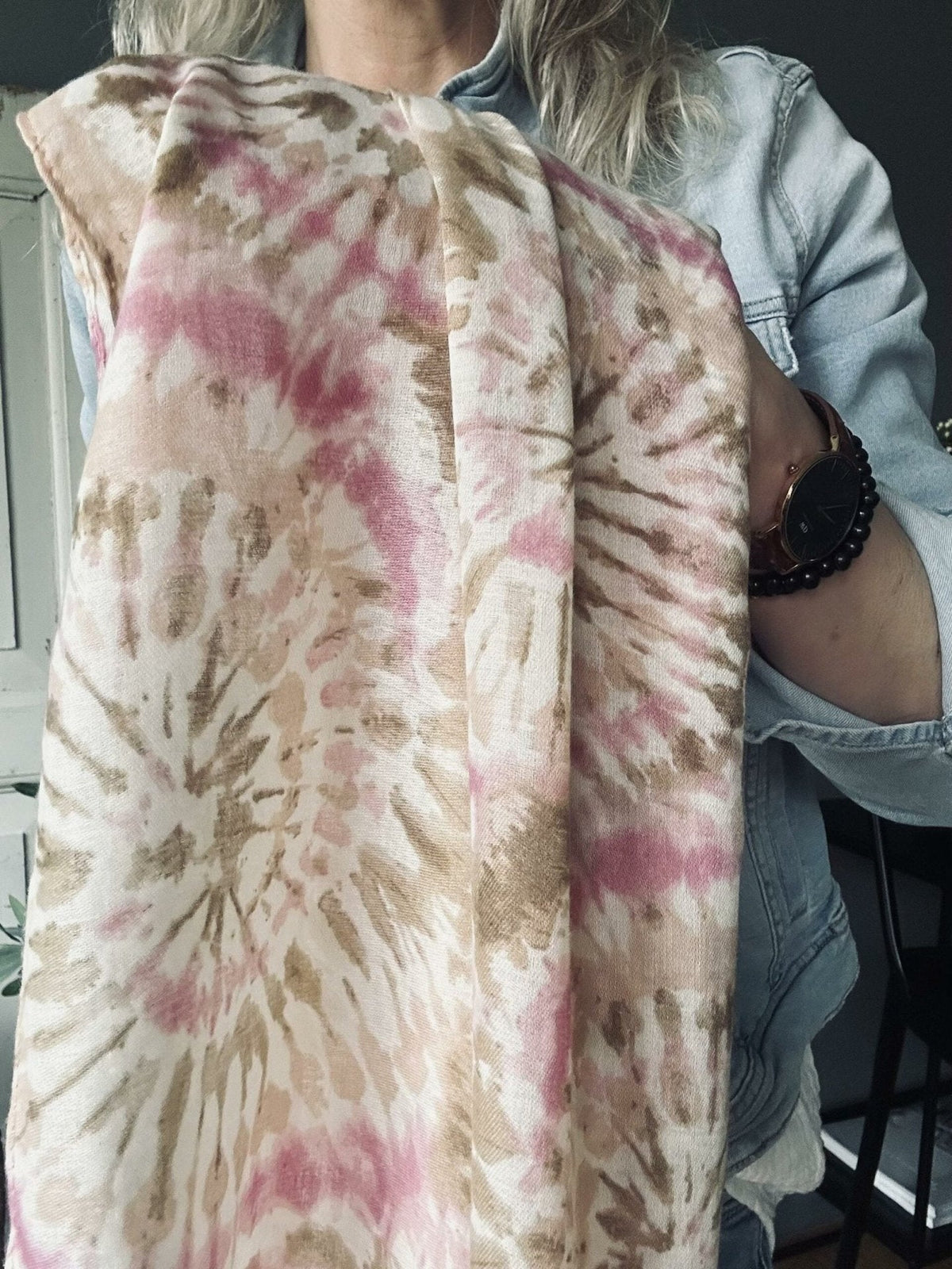Tørklæde Rose batik - VIAMAJA.DK