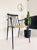 Stoel met latten in zwart aluminium / rotan