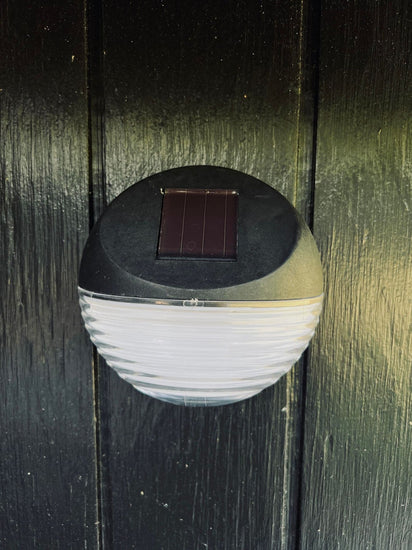 Væglampe med solceller - Tilbud 4 stk - VIAMAJA.DK